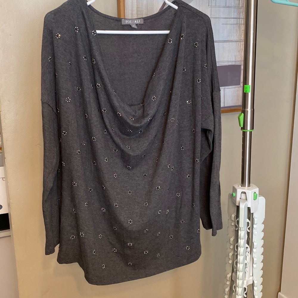 Roz & Ali woman’s gray sweater size 3X.